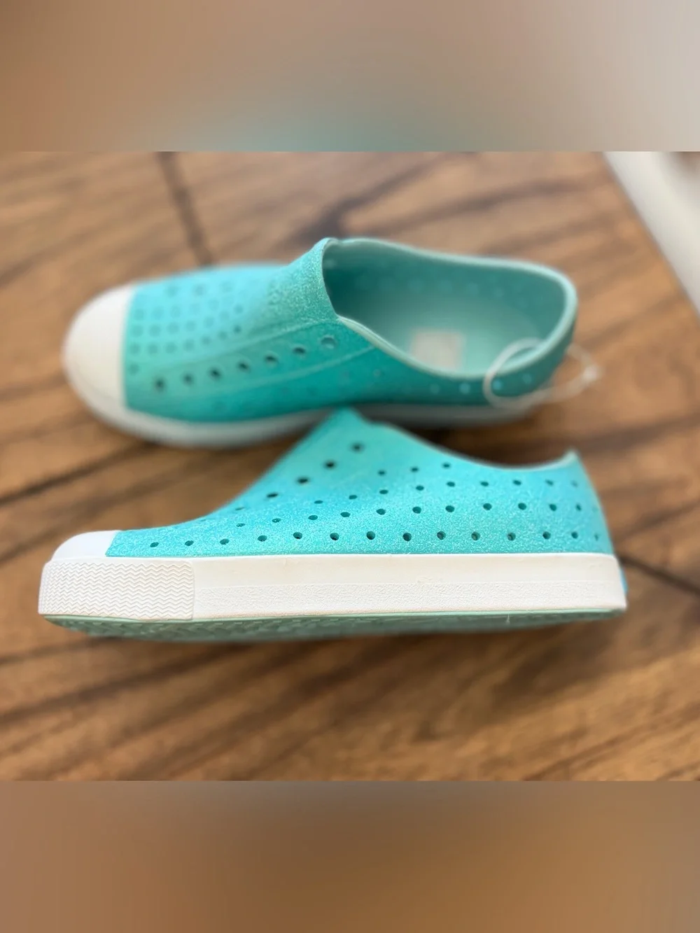 NATIVE Junior size shoes size J-3 Bling Glitter Slip-On Sneaker